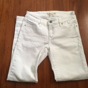 LEVIs size 26 “712 SLIM” white pants